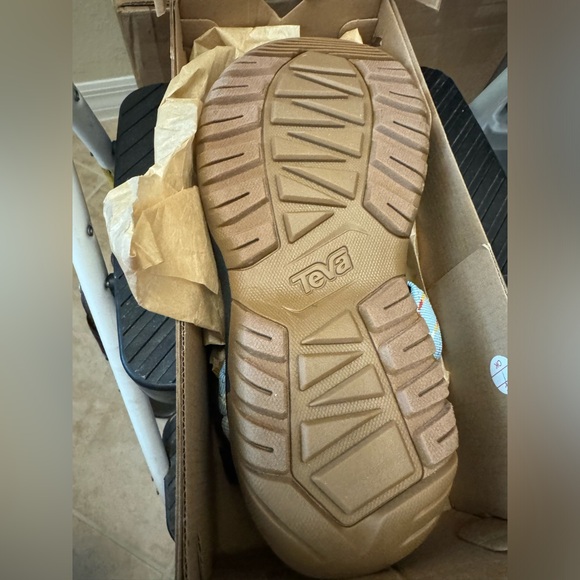 NIB teva hurricane xlt2 Size7 - Picture 5 of 5